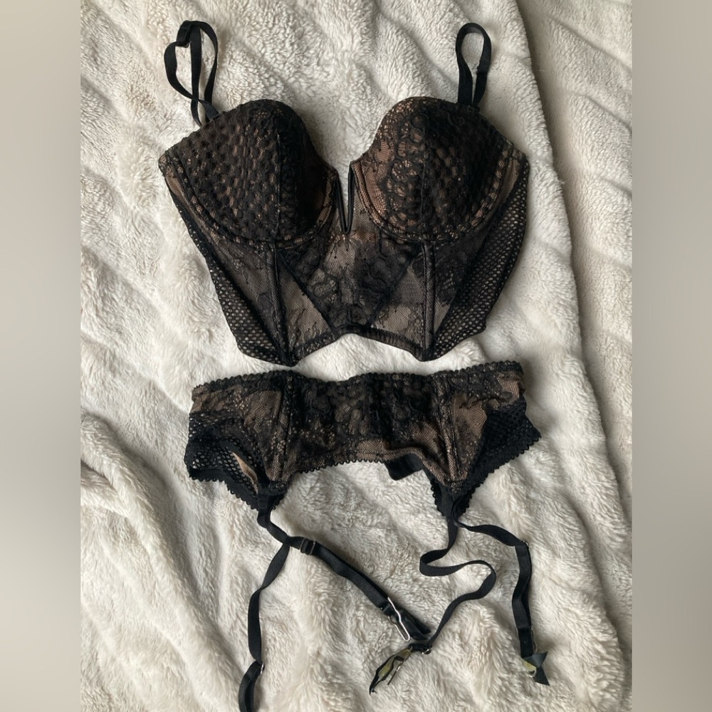VICTORIA’S SECRET- black lace bustier bra corset and garter lingerie set